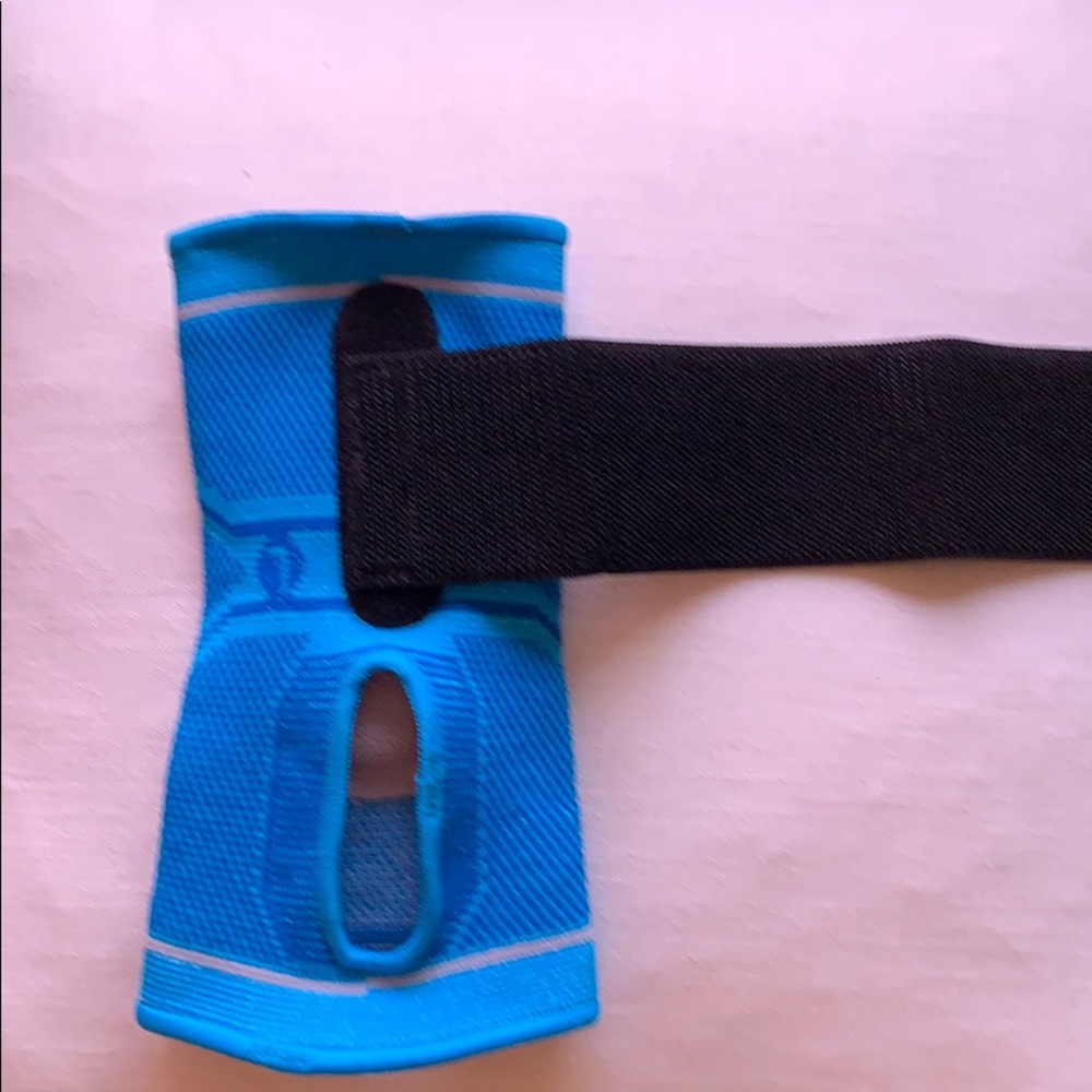 Wrist Support - Picture 3 of 7